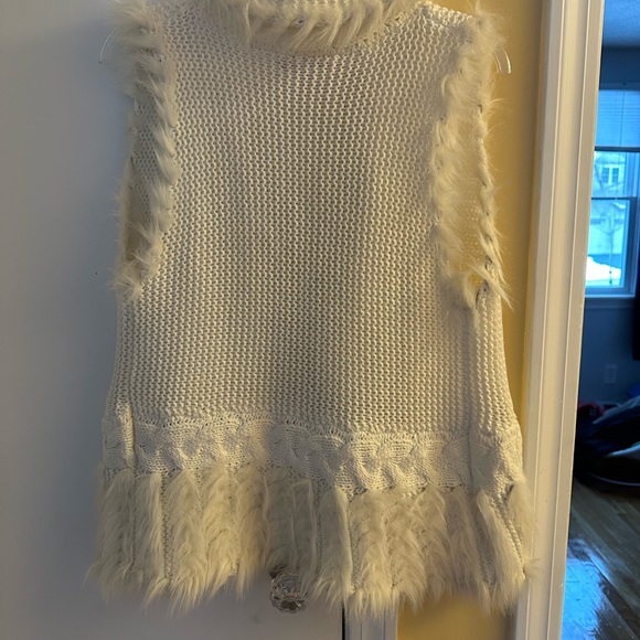 Lilly Pulitzer cream vest. - Picture 3 of 3